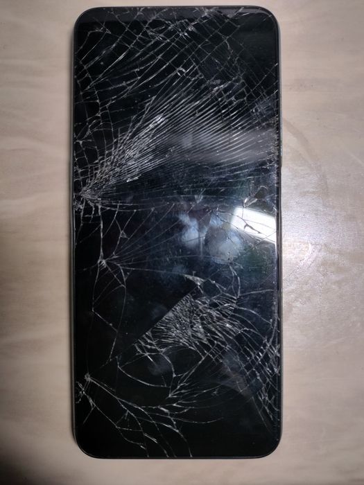 Uszkodzony Realme 9pro5g