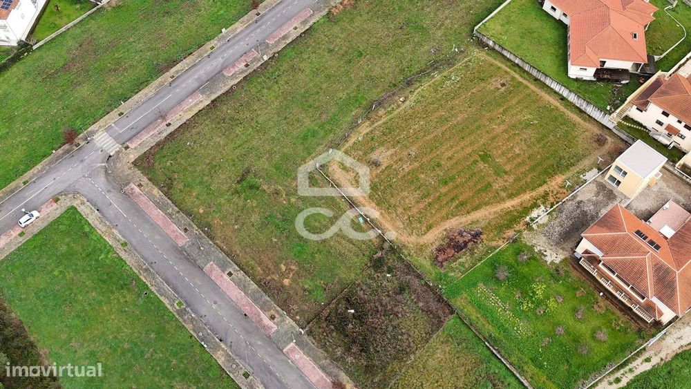Lote de terreno destinado à construção de moradia, situado em uma loca
