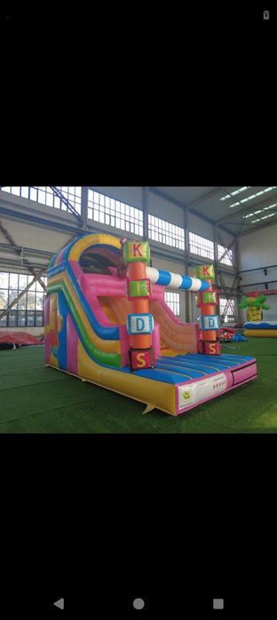 Dmuchańce zjezdzalnia  piana party