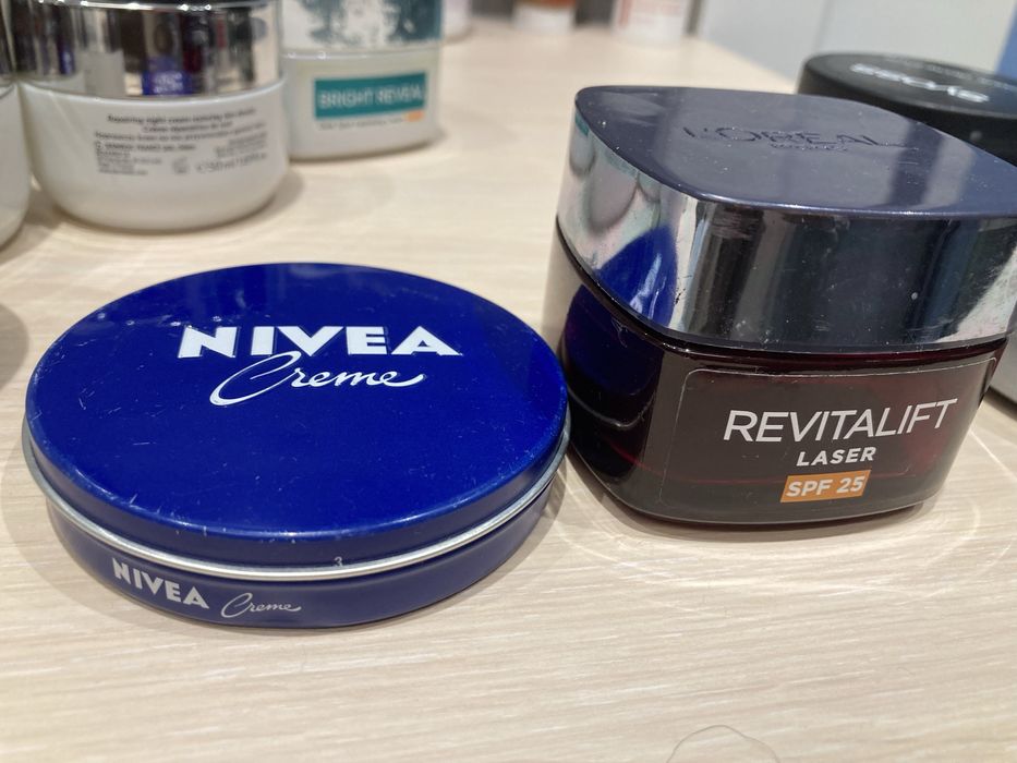 Puste pojemniki po kremach i kosmetykach