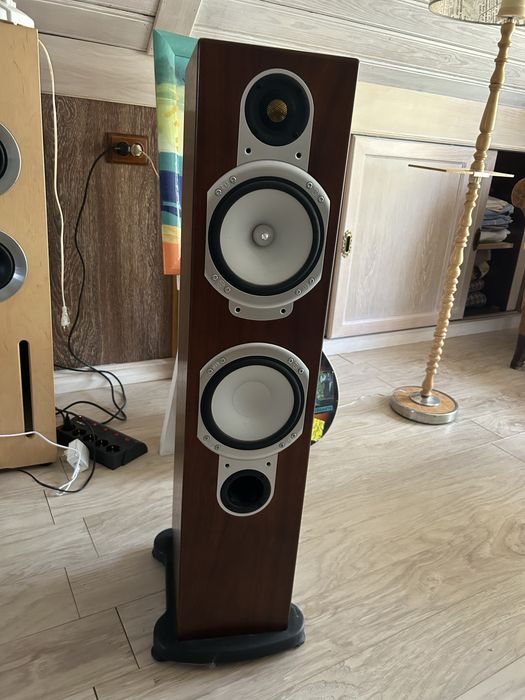 Продам Monitor Audio Silver RS6