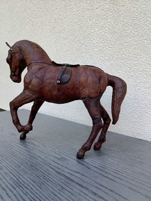 Figurka konia z końca lat 70 u.wieku.
