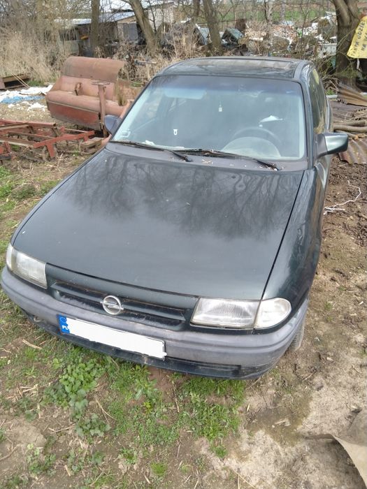 Lampy przednie Opel Astra F
