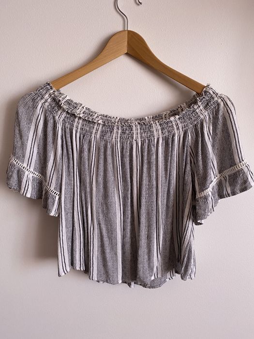 Blusa cai cai preta e branca Bershka