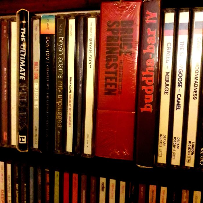 Diversos CD’s de vários grupos / bandas / cantores individuais