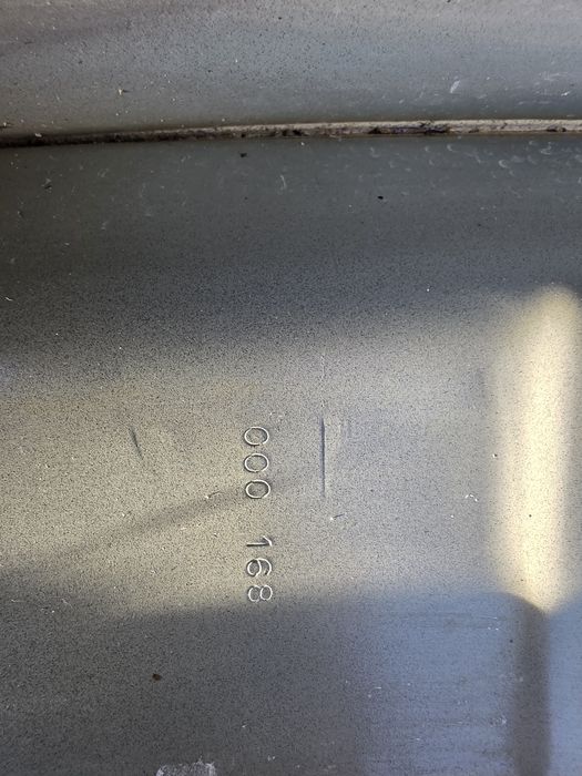 Mercedes  Gls w 167 blotnik prawy orginalny