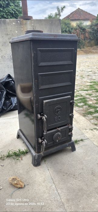 Vendo salamandra usada meia duzia de vezes completamente nova com o tubo mais o menos 3 metros incluido