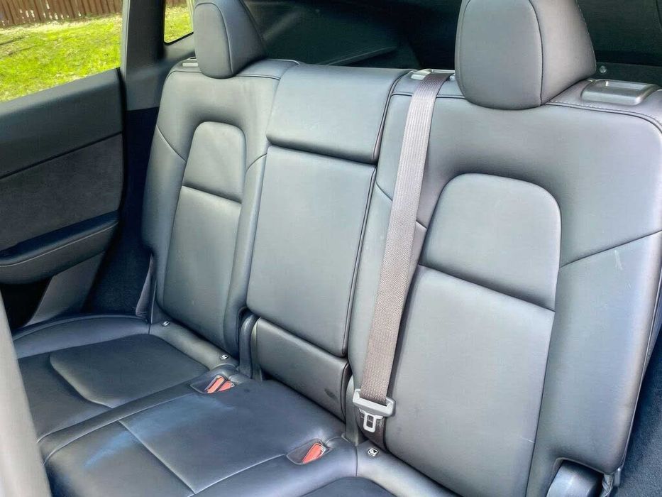 Tesla Model Y Long Range      2023