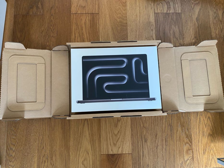 Pudełko po Apple MacBook Pro 2026 16 cali