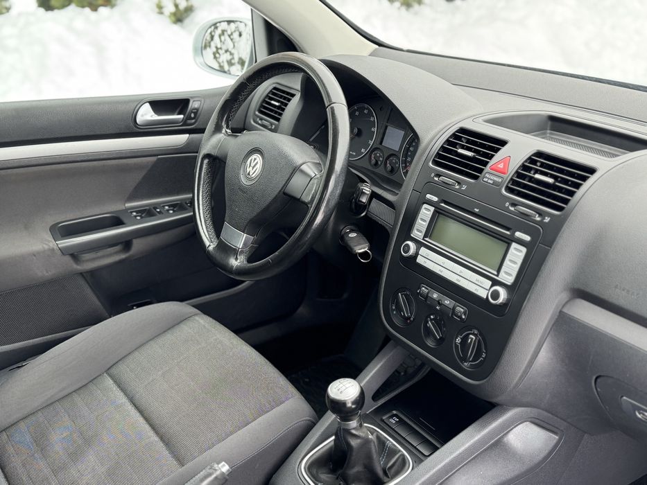 Свіжопригнаний Golf 5 1.6бензин TOUR