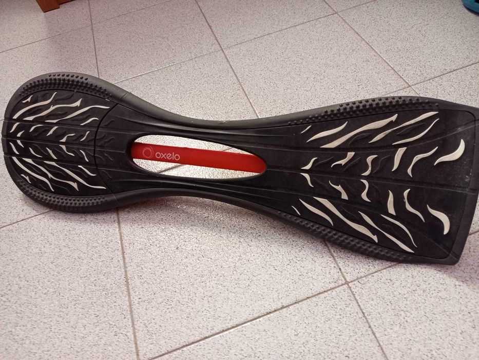 Vendo Waveboard, marca Oxelo, de 2 rodas. Em bom estado