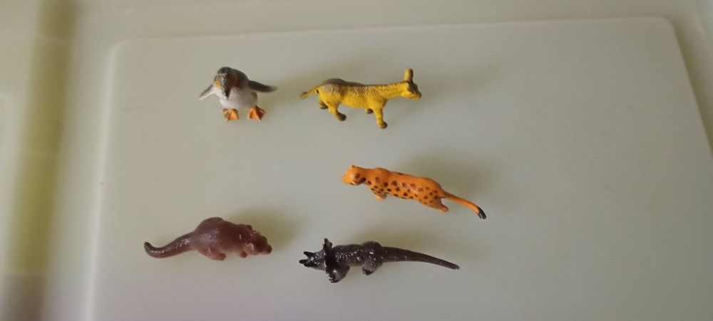 Miniaturas de animais.5€ tudo.