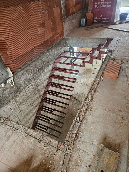 Schody wspornikowe, wiszące, półkowe – konstrukcja stalowa na wymiar