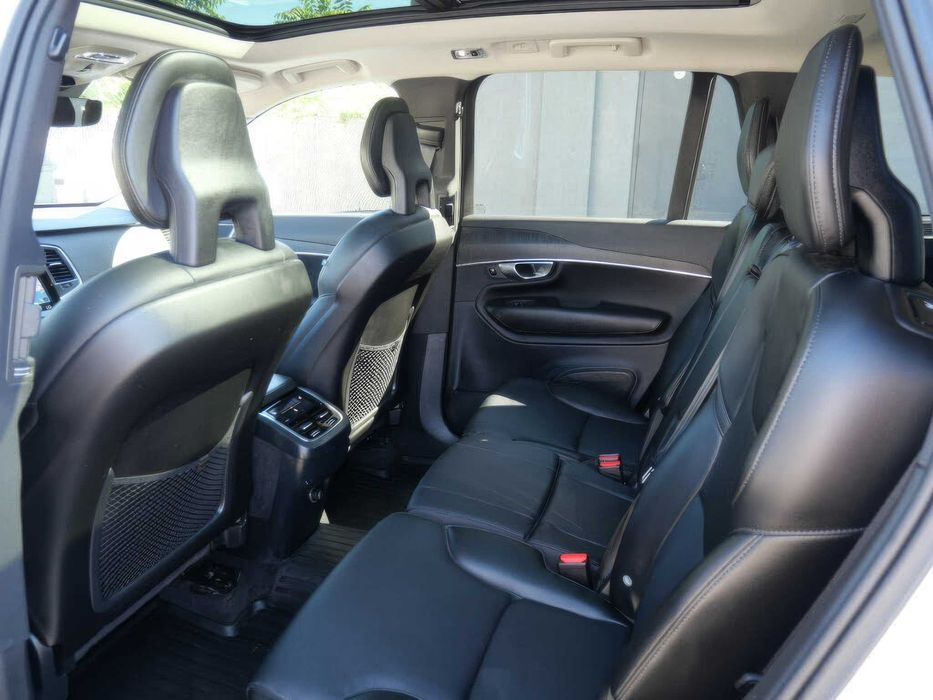 Volvo XC90      2020