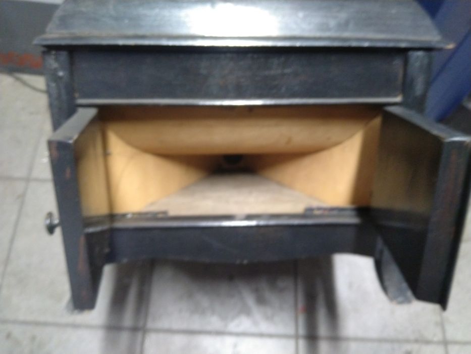 Stary patefon gramofon