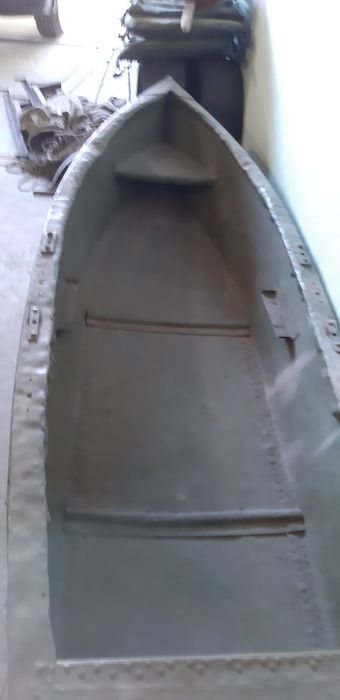 продам лодку пластик.