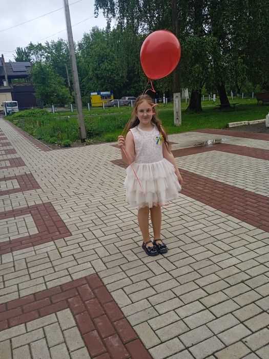 Нарядна сукня для дівчинки