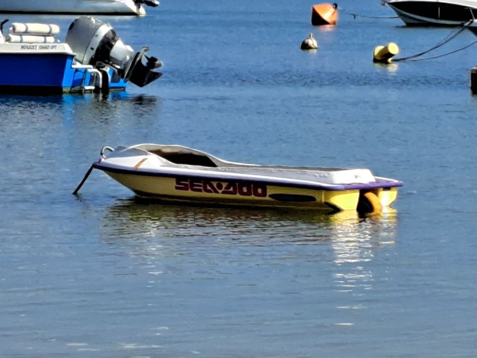 Barco auxiliar a remos