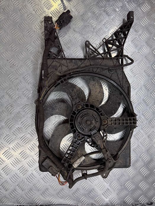 Диффузор радиатора кондиционера Opel Corsa D 1.3 Opel Combo 55703930