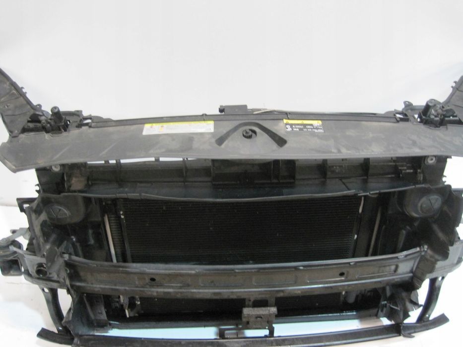Pas przedni CHŁODNICE AUDI Q2 81A