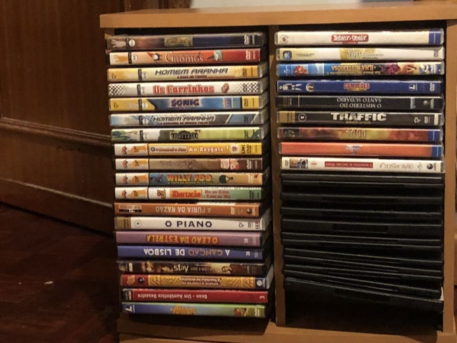 Pack de 29 filmes + estante rotativa