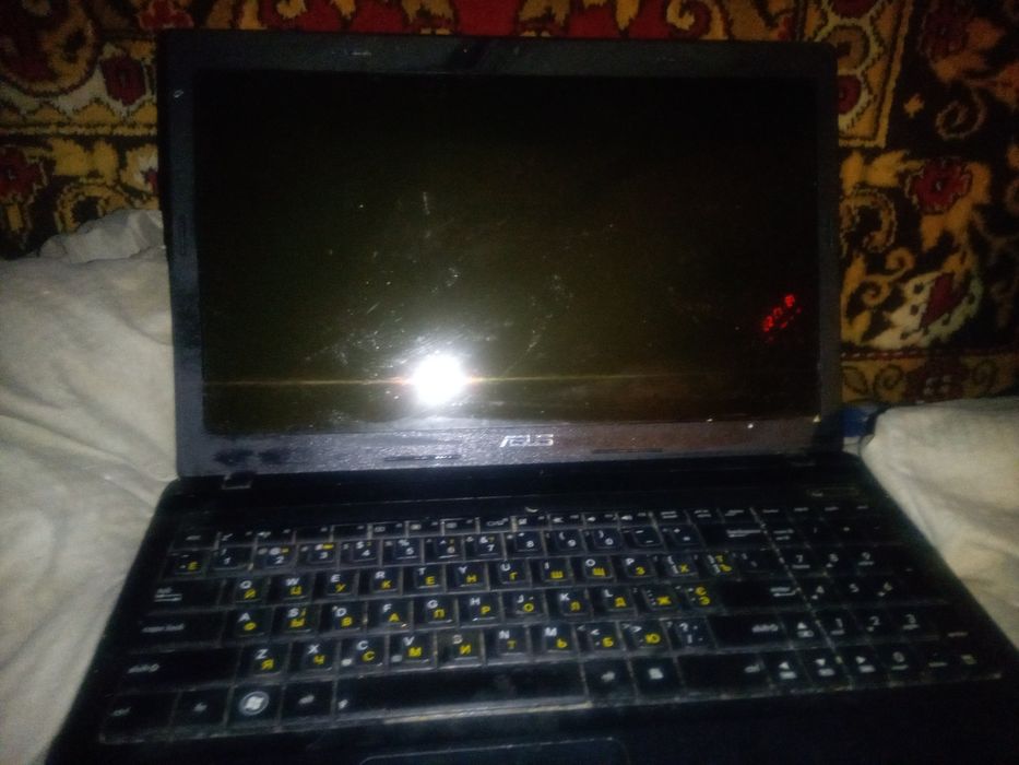 Ноутбук Asus X54C (на запчасти или восстановление) + сумка, мышка, коврик