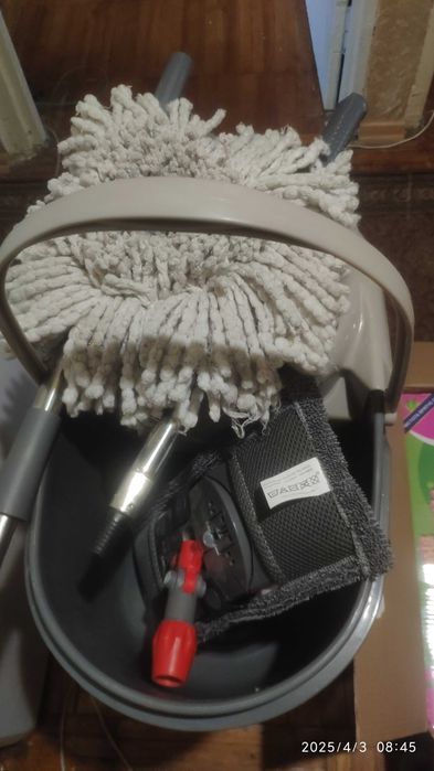 швабра Гривна Петровна с автоматическим отжимом и системой полоскания