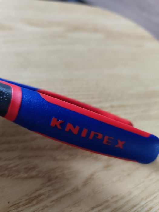 Szczypce boczne KNIPEX