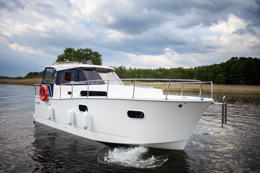 Wynajem Czarter Jachtu Motorowego Motorowki Nautika 830 Mazury