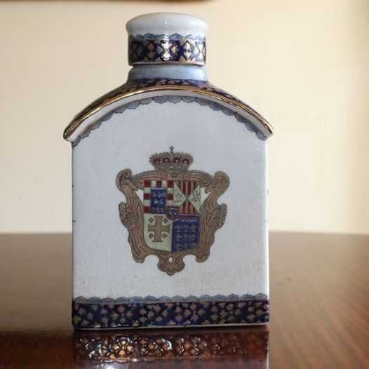 Grande frasco de Chá ´armoriado