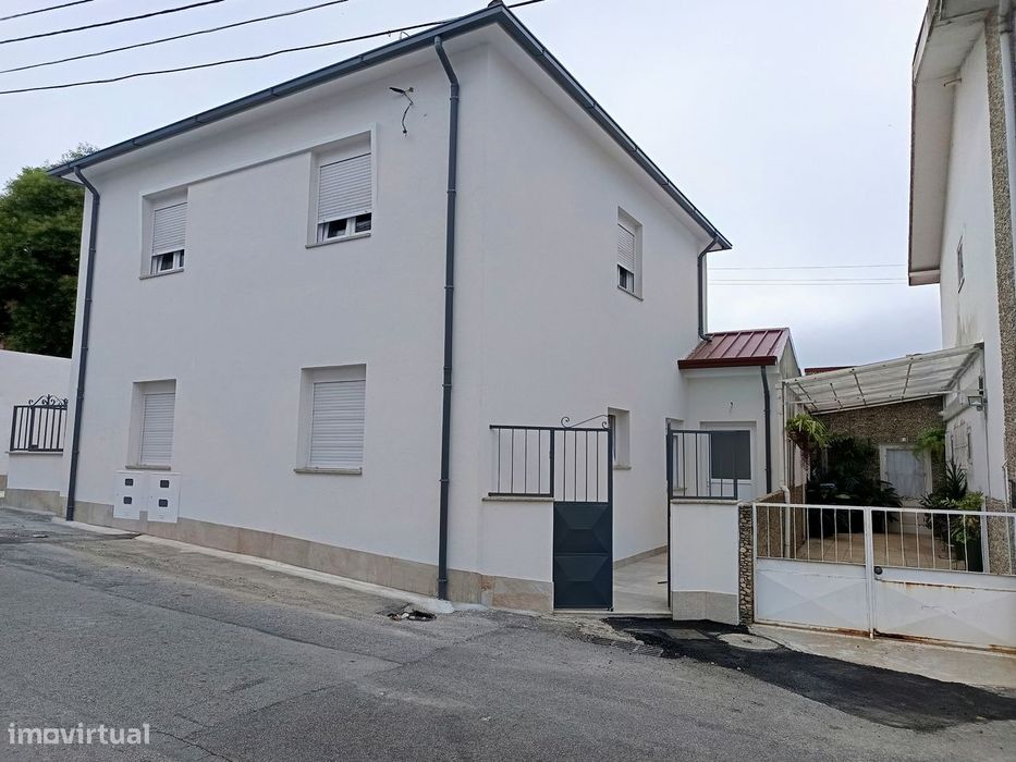 Moradia T3 Isolada com Jardim e Garagem