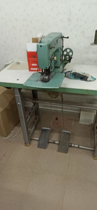Швейне обладнання: закріпочна, гудзикова , петельна , рощпошивалка