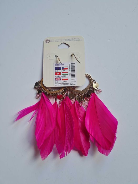 Brincos novos com penas rosas