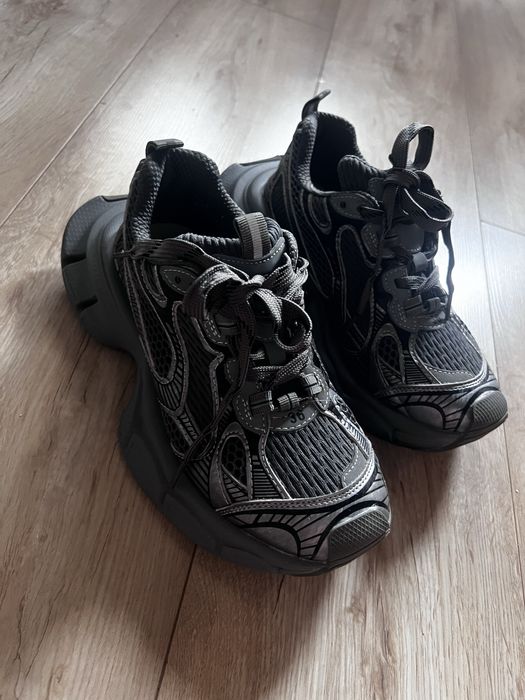 Кросівкі під бренд баленсіага