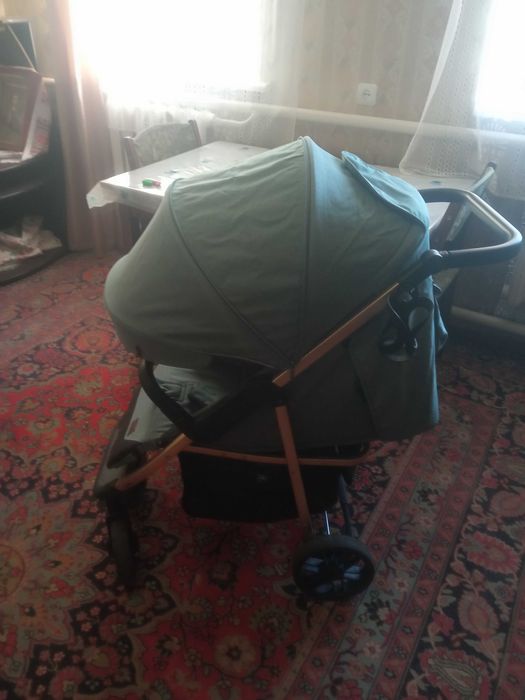 Детская коляска с подарком.