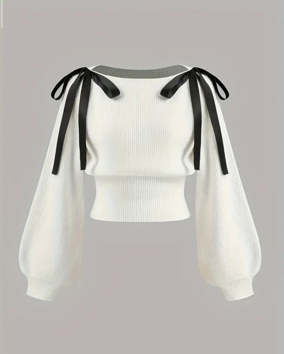 Biała krótka sweterkowa bluzka, rozmiar M