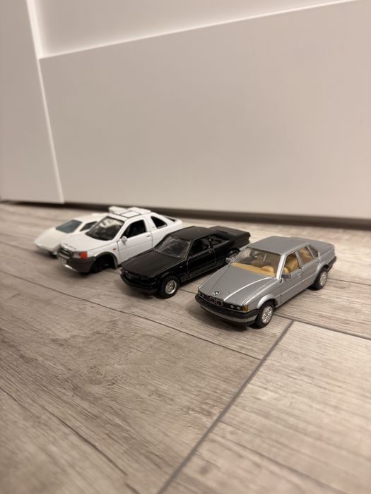 Zestaw 4 autek bmw mercedes land rover lamborghini