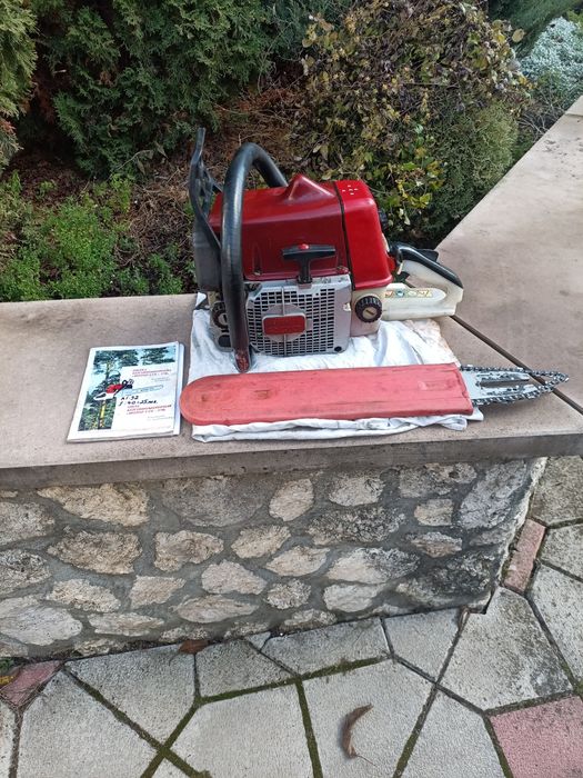 Продам бензопилу.