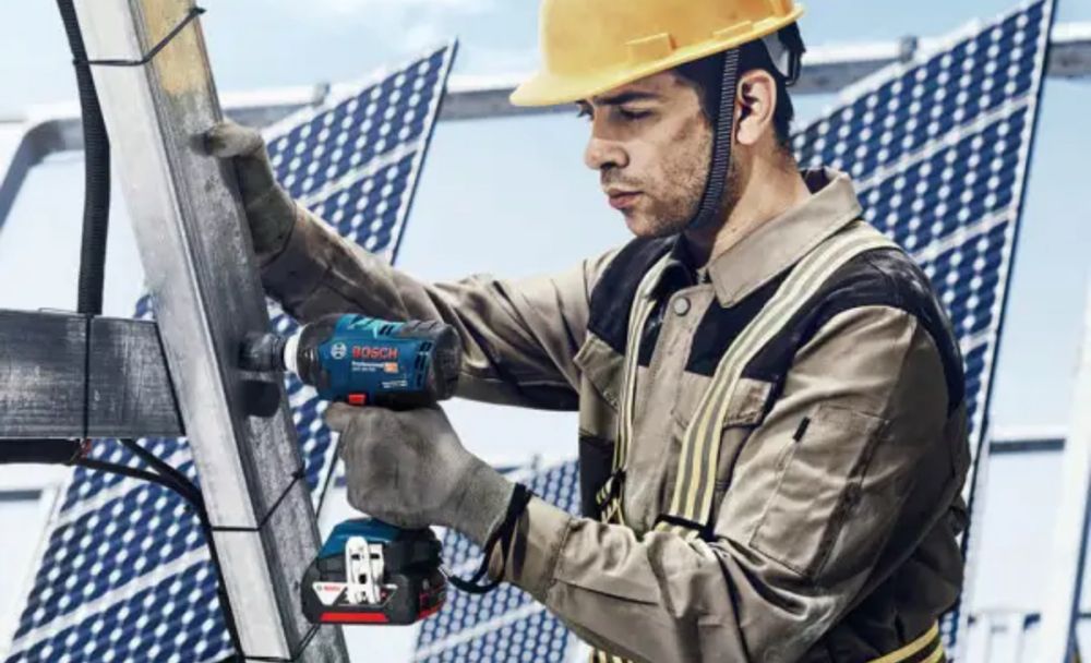 Безщітковий ударний гайковерт  Bosch GDS18V-400 Н·м без акб і з/п