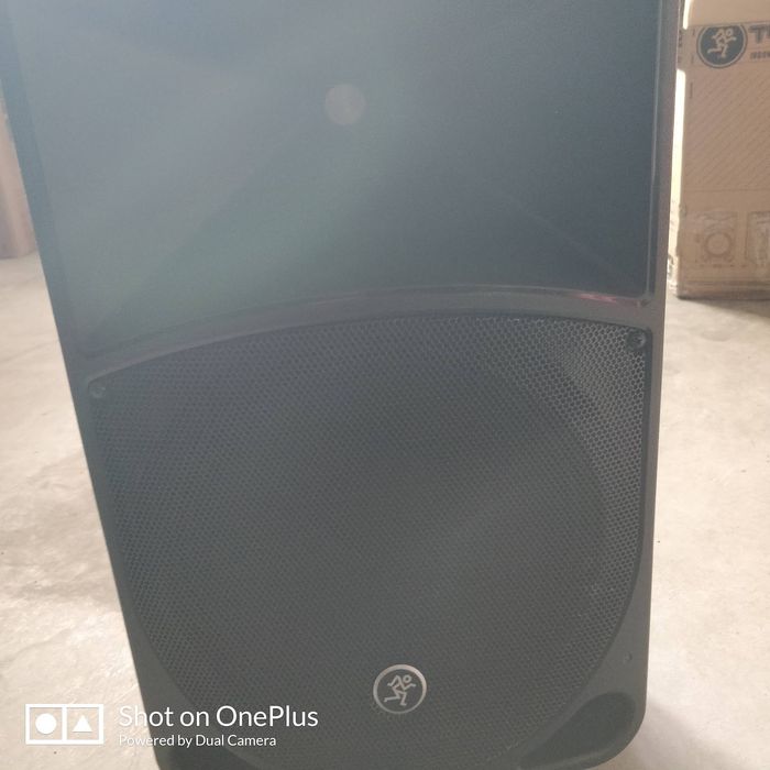 coluna profissional marca Mackie