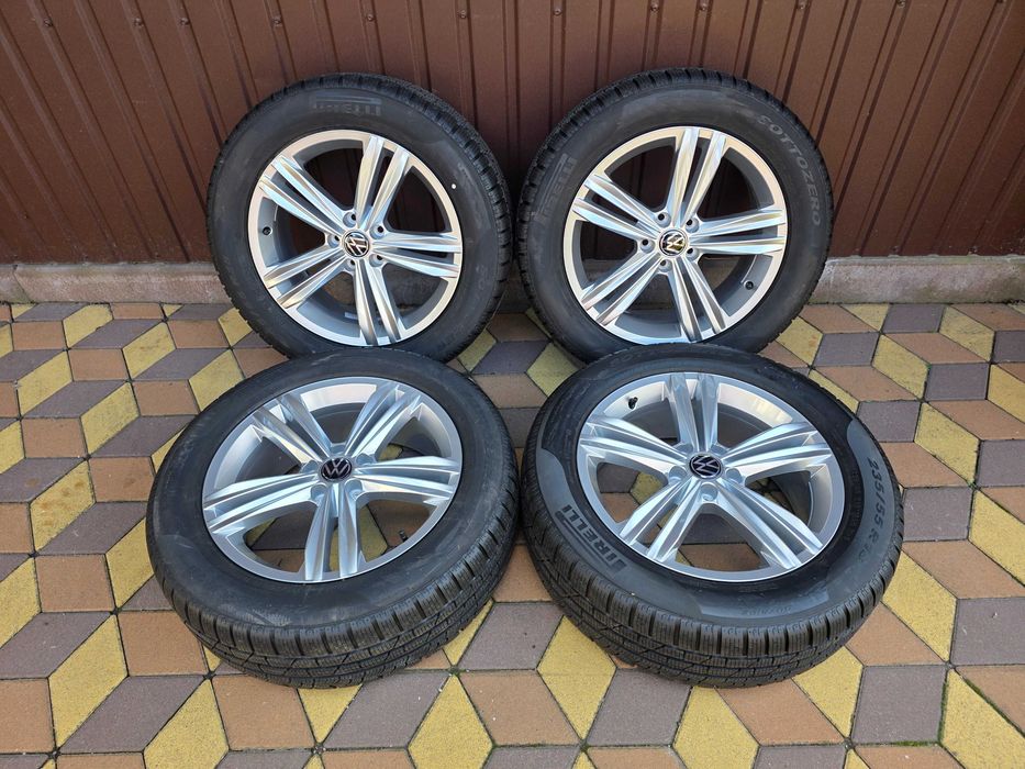 Нові колеса Volkswagen Tiguan R18 / 235/55 R18 Pirelli Winter Sottozero 2 / Оригінал