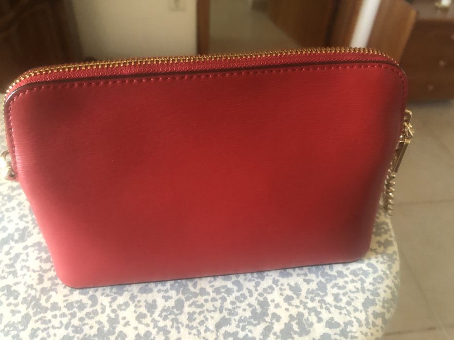 Mala DKNY  em vermelho