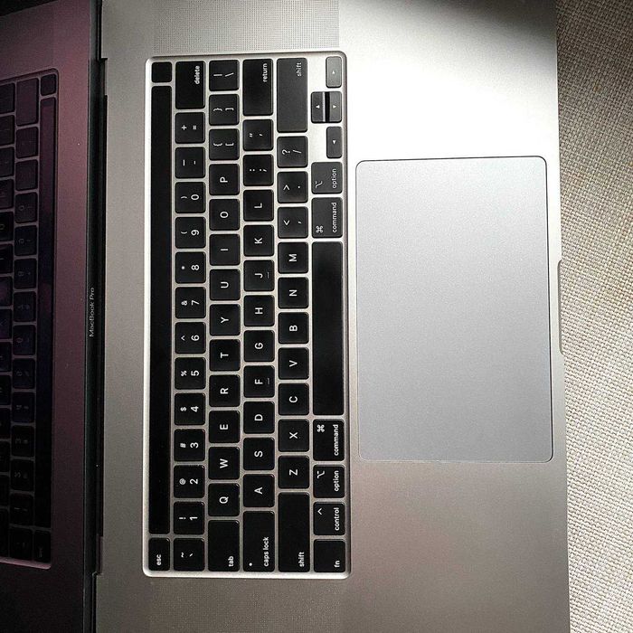 Ноутбук Apple MacBook Pro