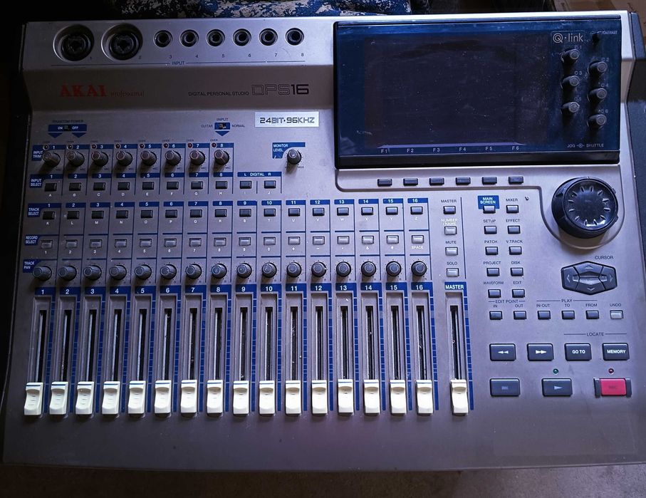 Akai DPS16 – profesjonalny cyfrowy rejestrator i mikser