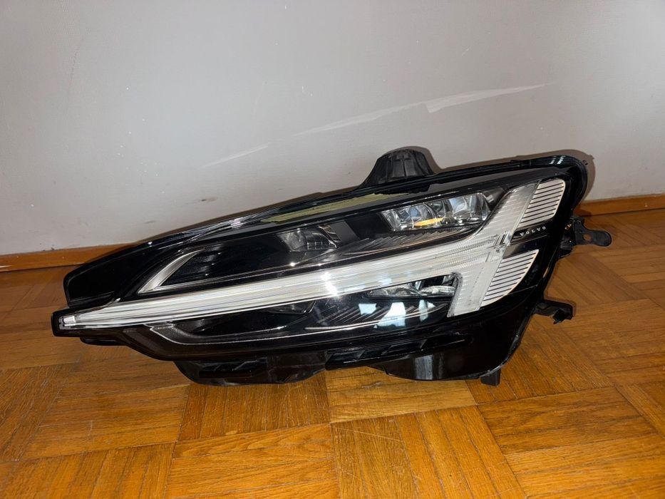Фара передняя левая Volvo S60/V60.  (2019-2022)  Full LED 32338020