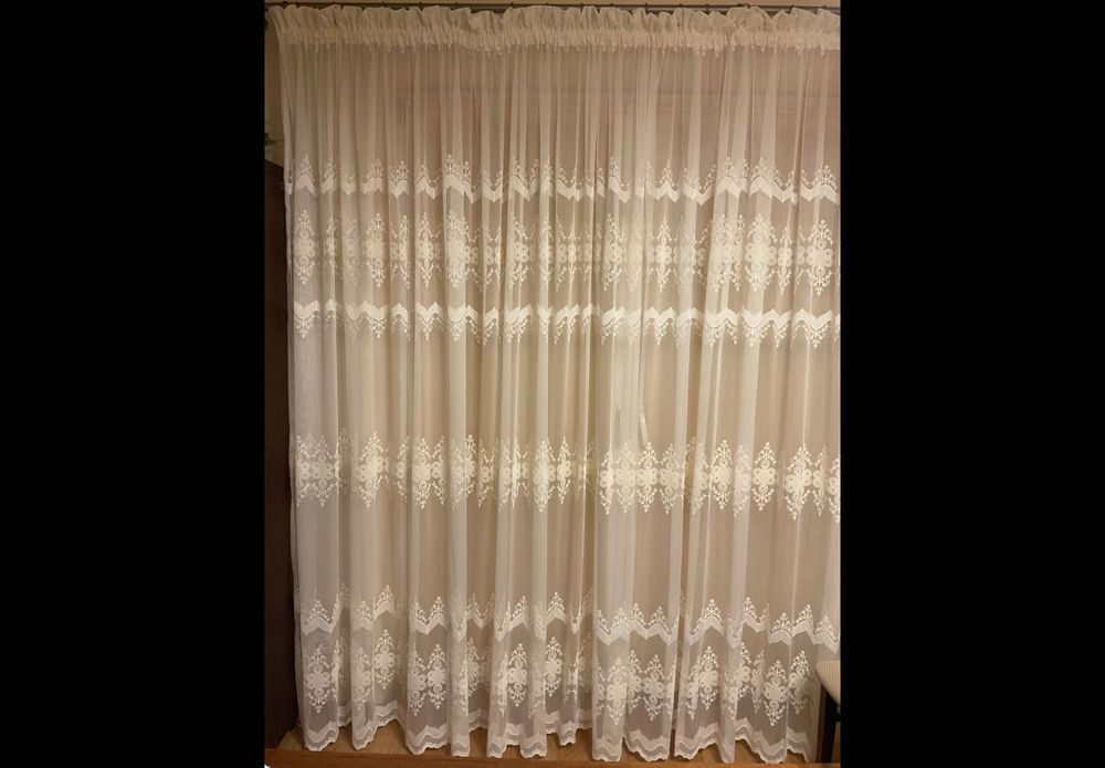 Firana na duże okno , haftowana