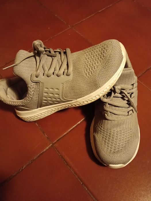 2 pares de sapatilhas de tecido rosa e cinzento