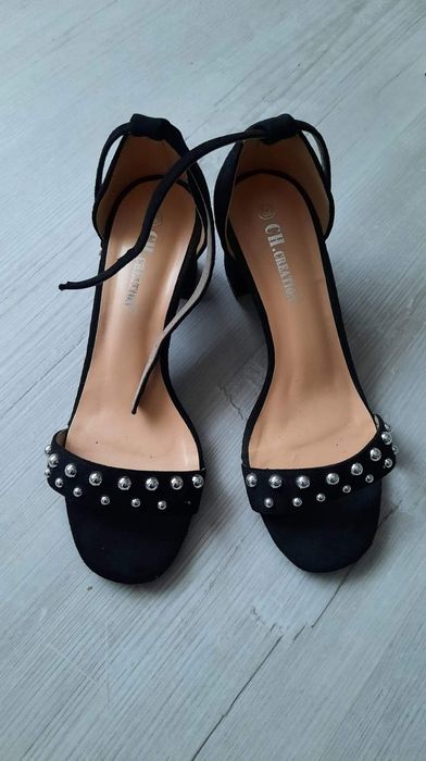 Buty na słupku rozmiar 38 kartonik