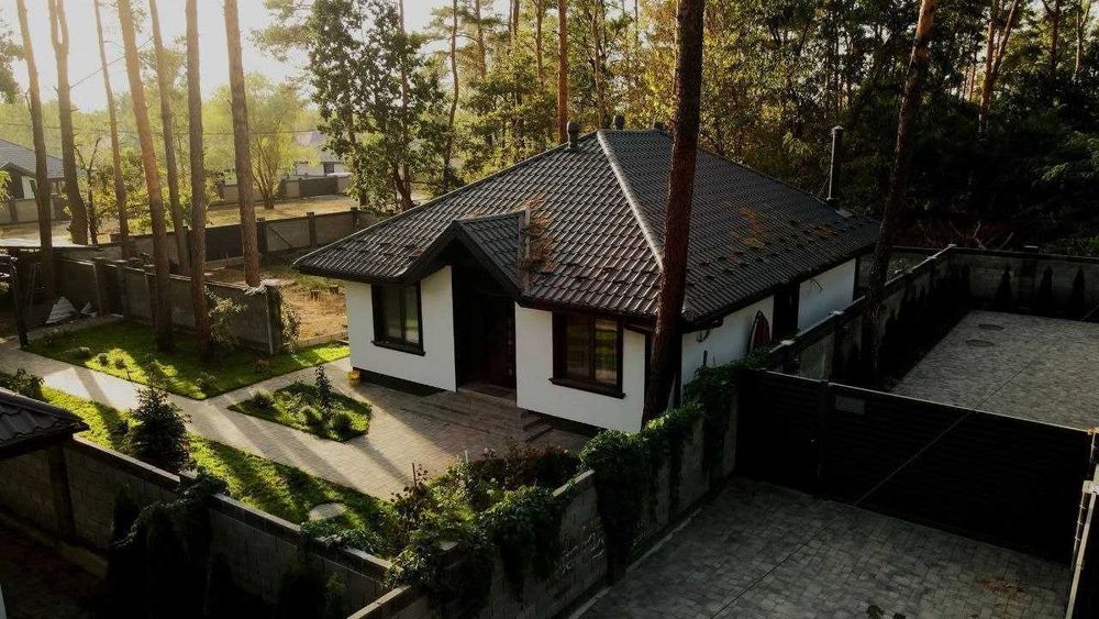 Сучасний будинок з ремонтом та ландшафтним дизайном у Ворзелі