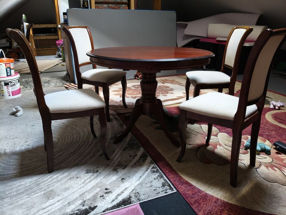 Stół okrągły plus 4 krzesła